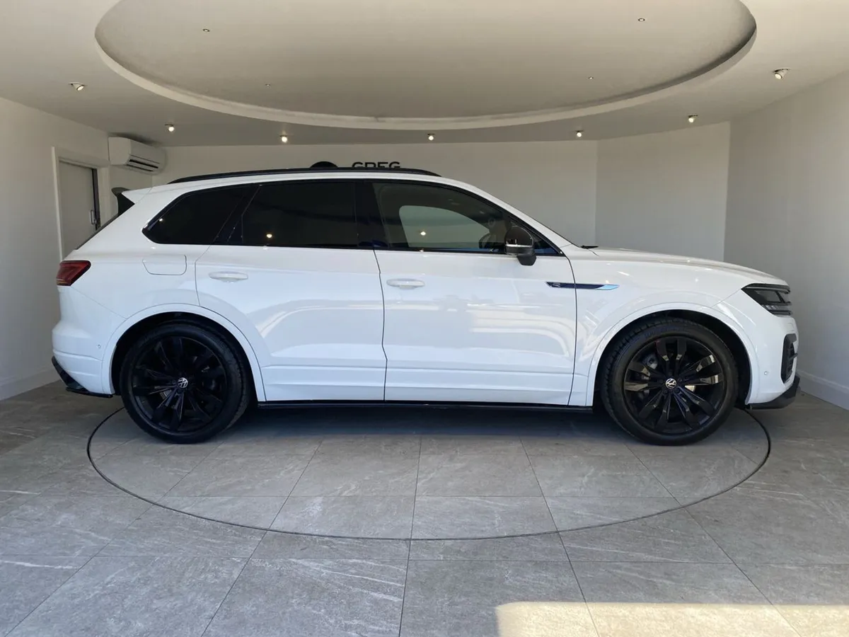 Volkswagen Touareg 2022 - Image 4