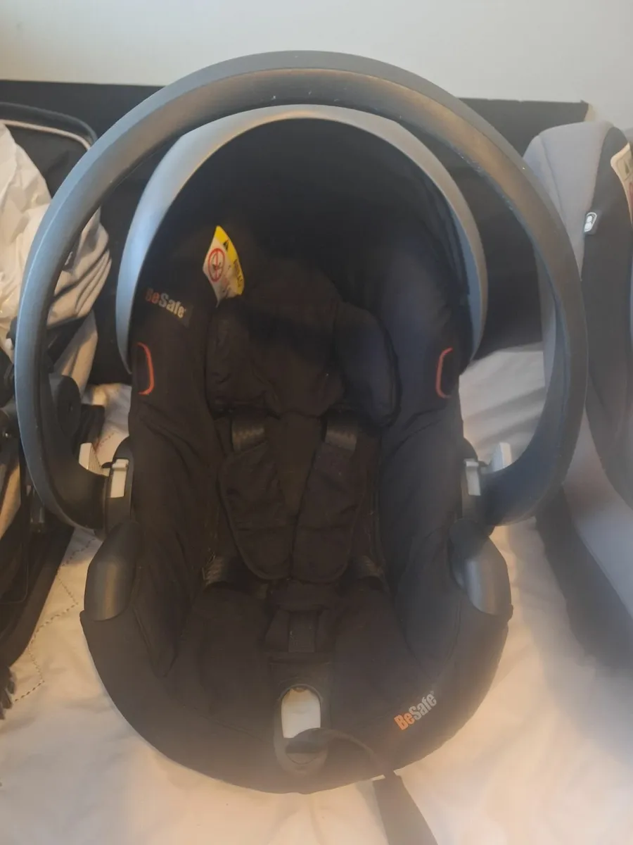 Baby car seat - Image 1