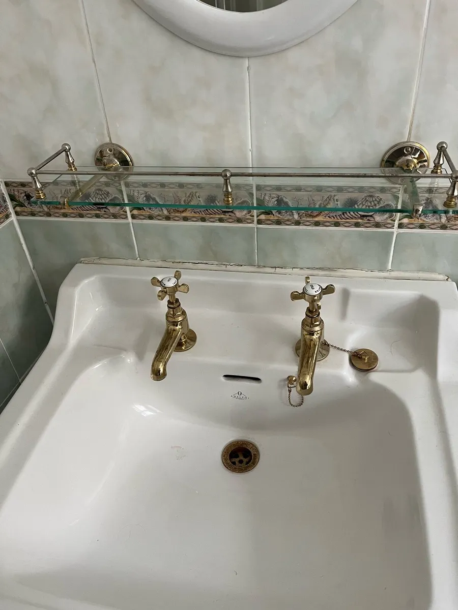 Bathroom glass shelf - Image 1