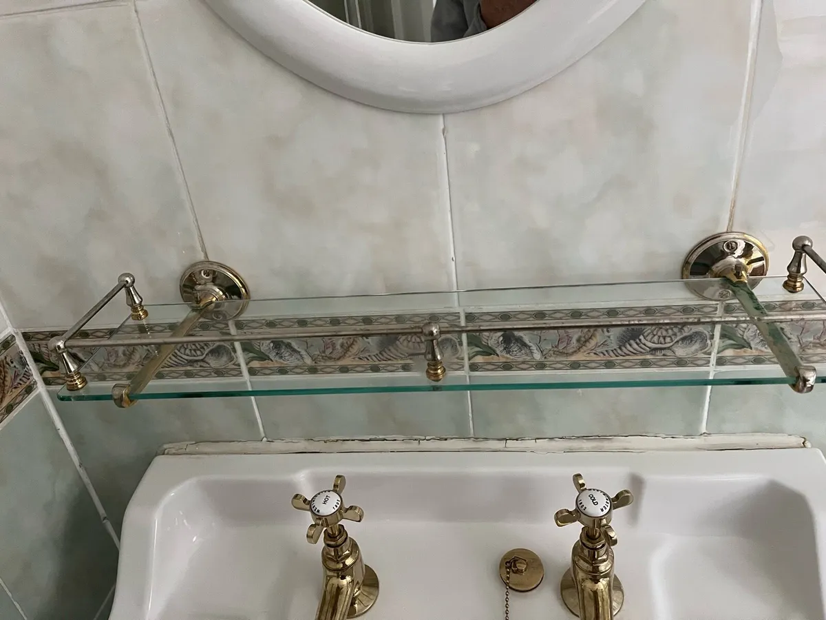 Bathroom glass shelf - Image 4