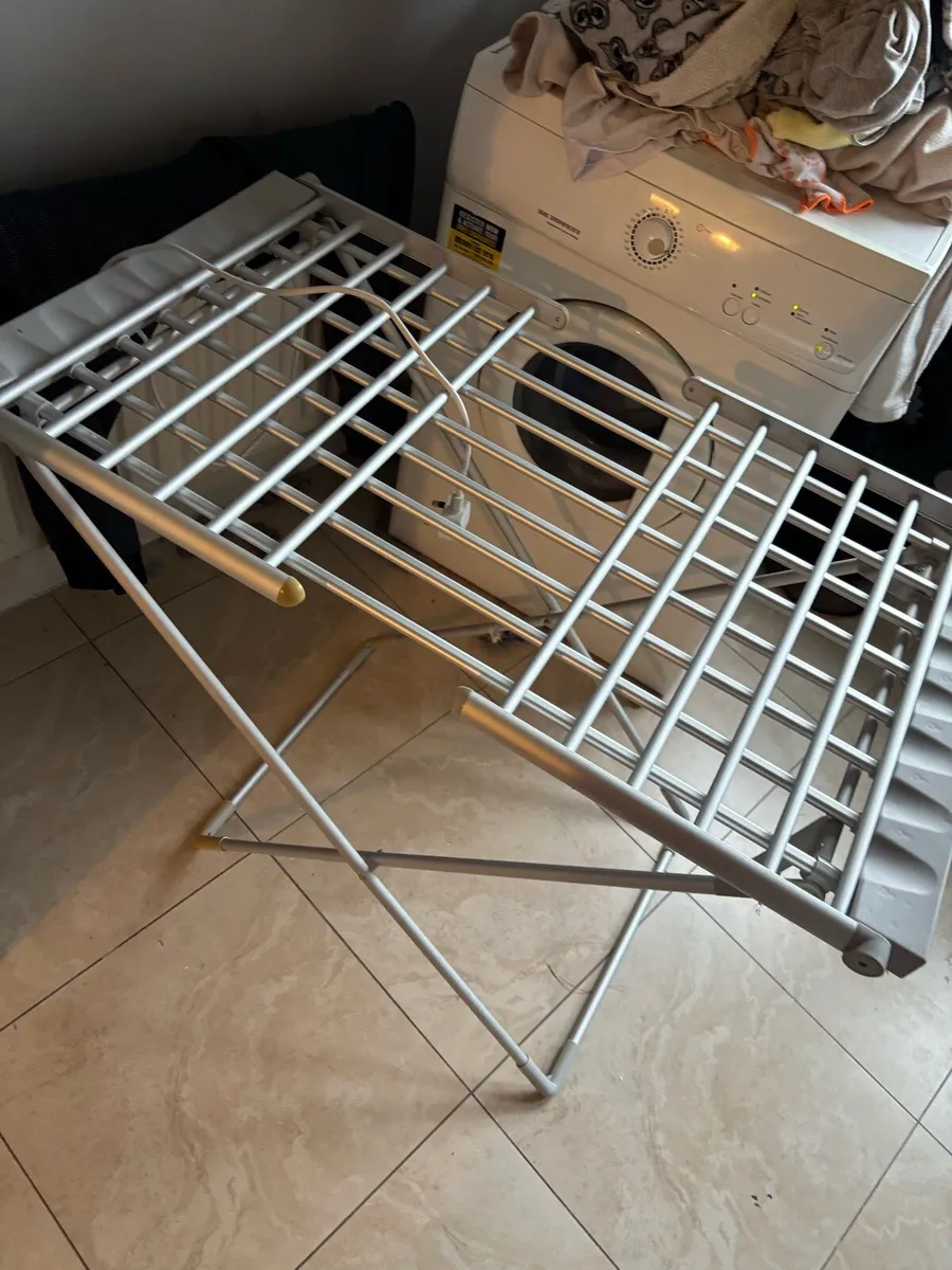 Heated electric clothes airer - Image 1