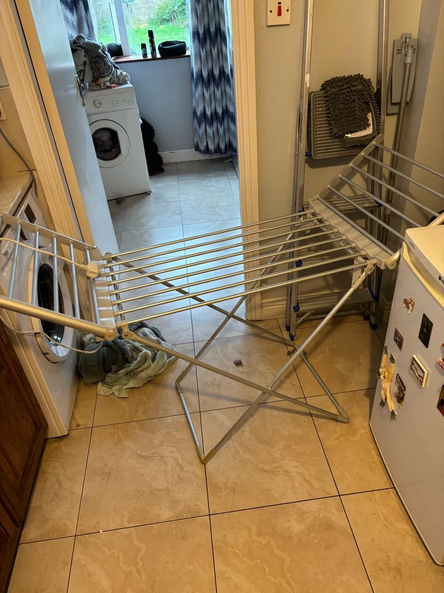 Heated electric clothes airer - Image 2