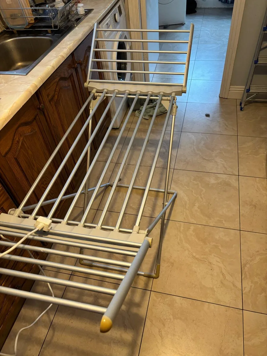 Heated electric clothes airer - Image 3