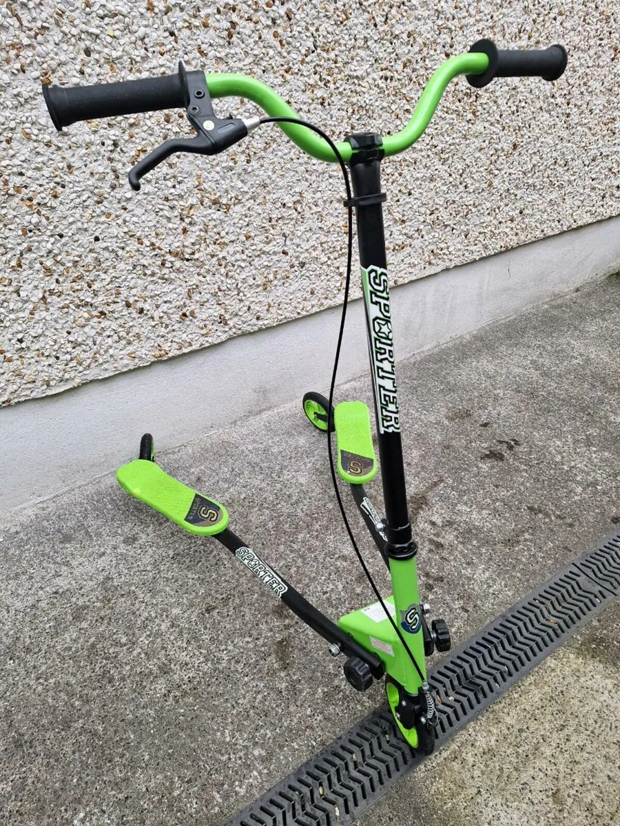 Sporter 3 wheel swing scooter