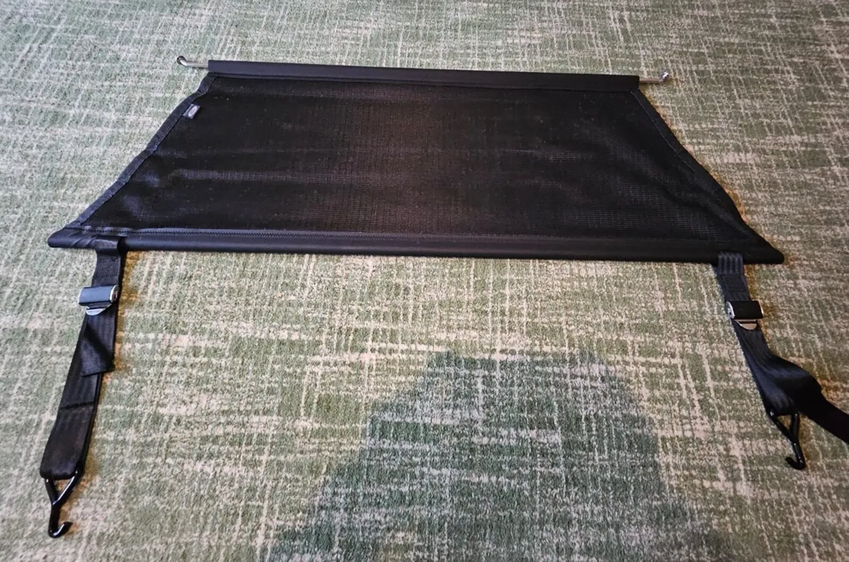 Ford Mondeo Load Retention Net/Screen - Image 1