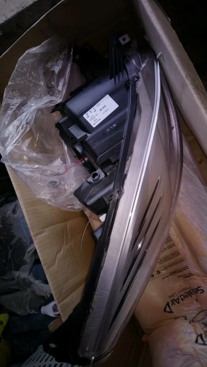 Ford kuga Headlights - Image 1