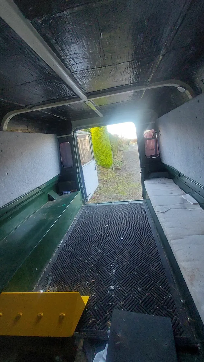 Land Rover Defender 1998 - Image 4