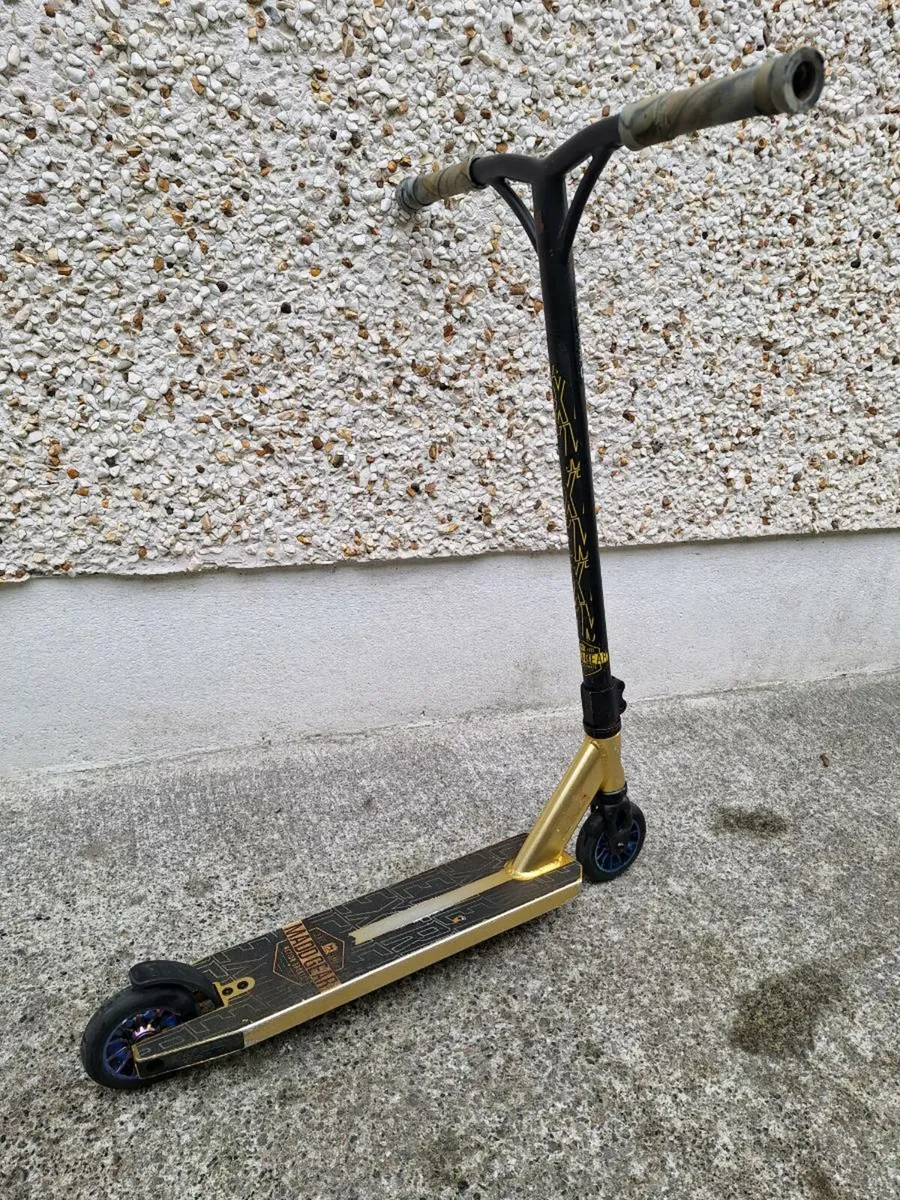 Stunt scooter
