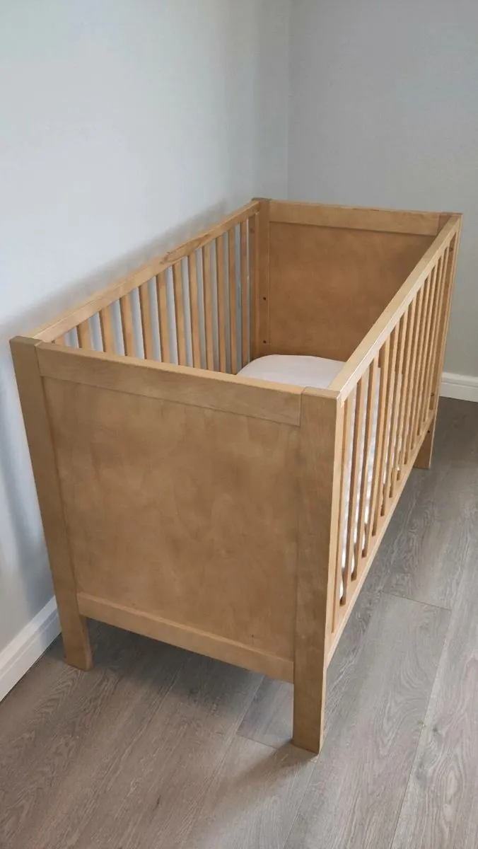 Troll nursery cot - excellent condition - Image 3