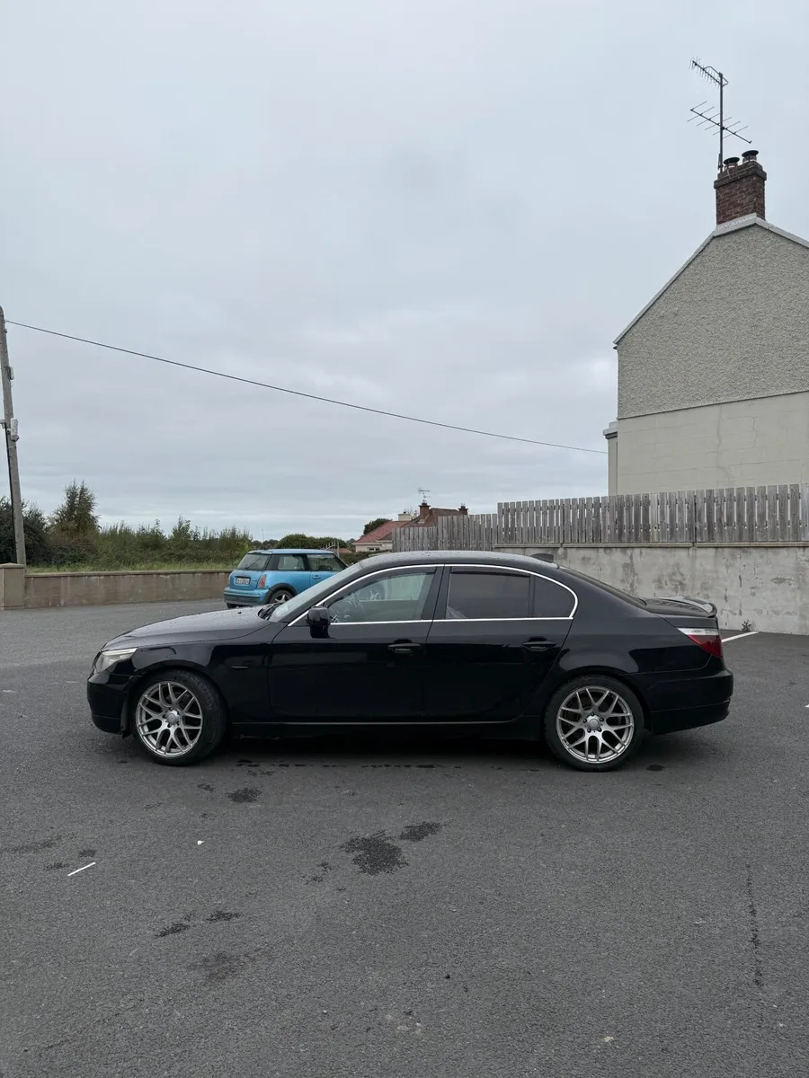 BMW 5-Series 2009 - Image 4