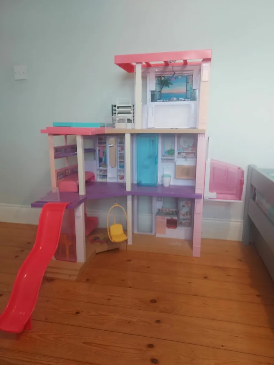 Free Barbie Dreamhouse - Image 2
