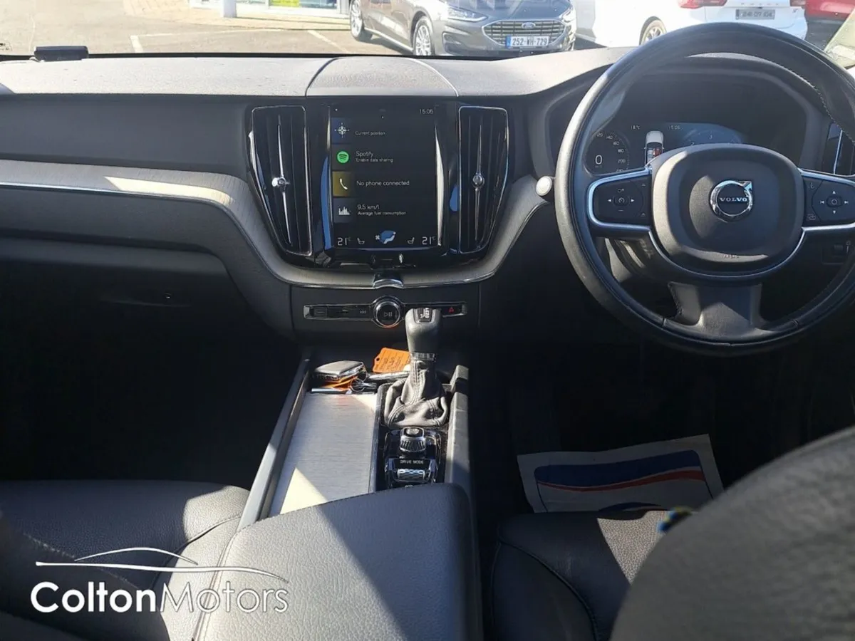 Volvo XC60 Momentum Auto D4 AWD - Image 3