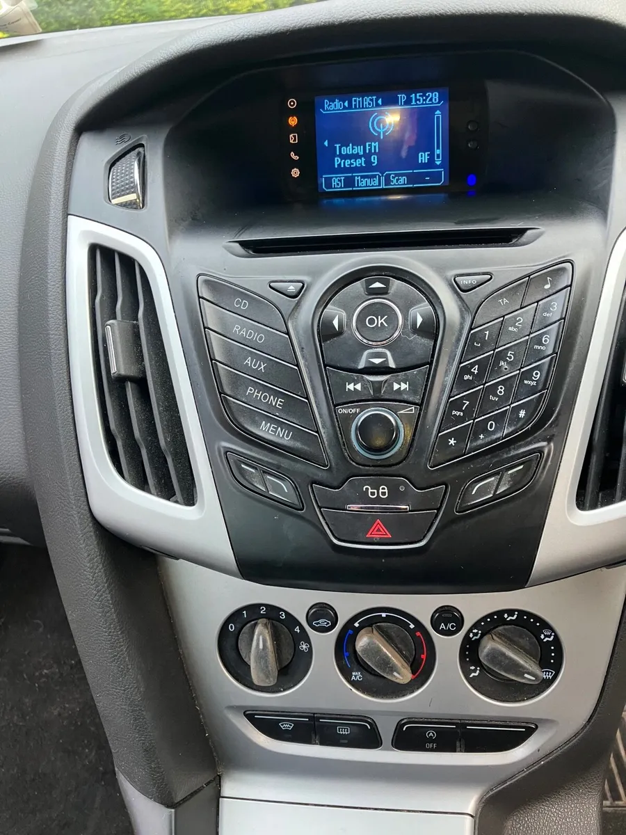 Ford Focus 2011 - Image 2