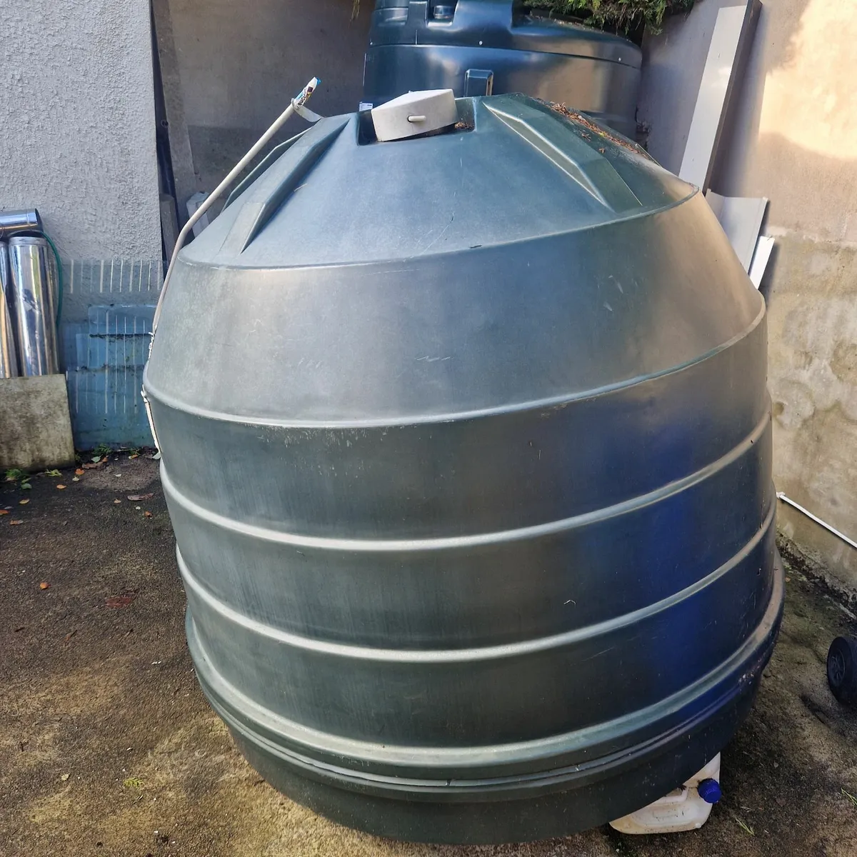 Oil tank b- hive 2200ltr - Image 1