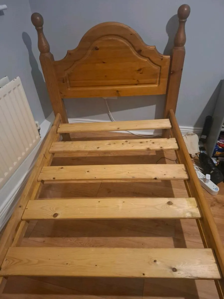 Single bed - Image 1