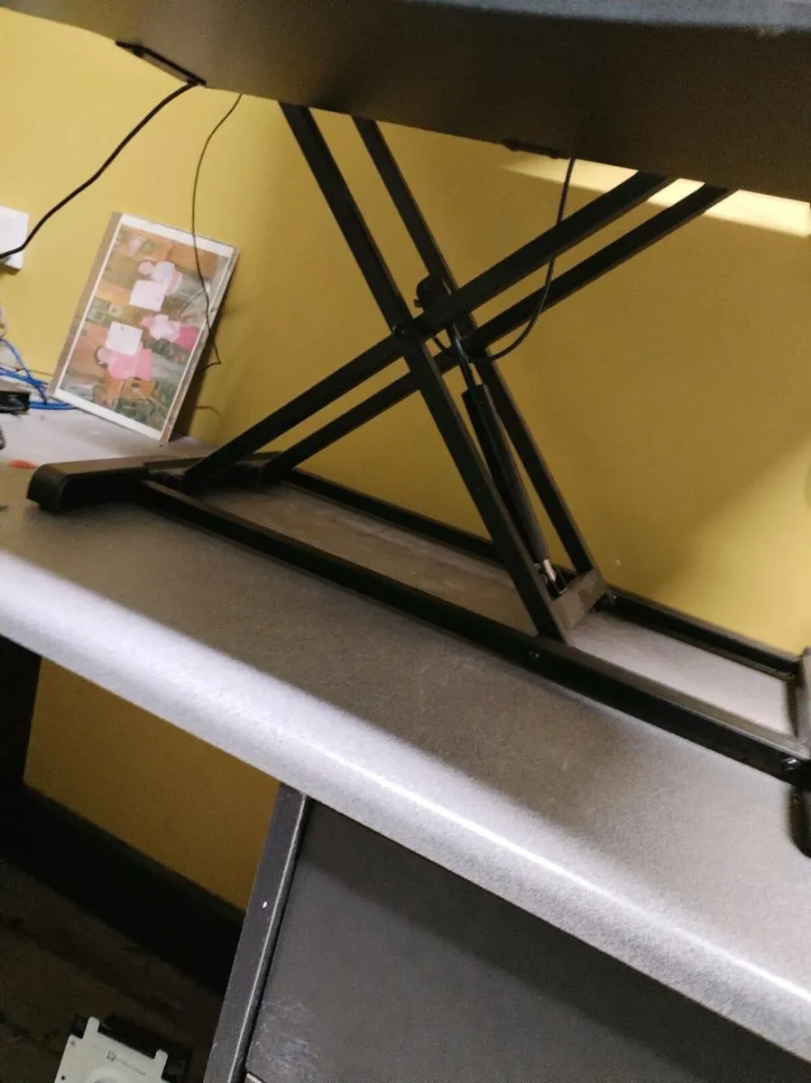 Desk - Image 2