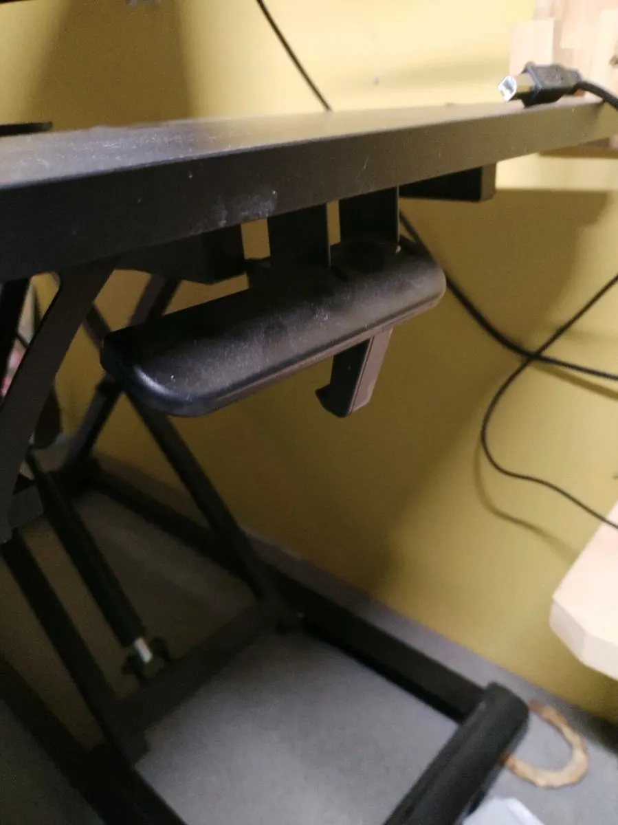 Desk - Image 3