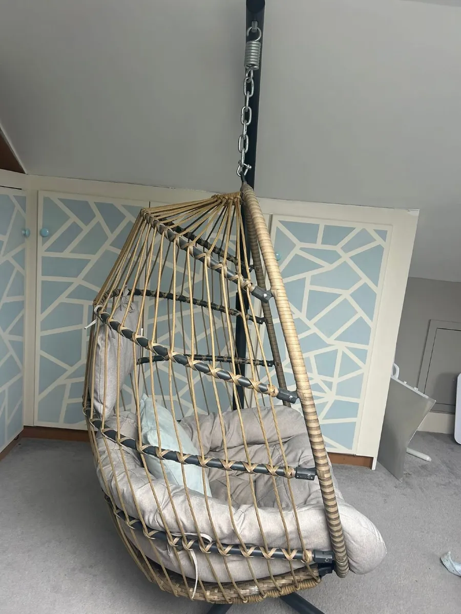 Hanging egg chair - Image 2