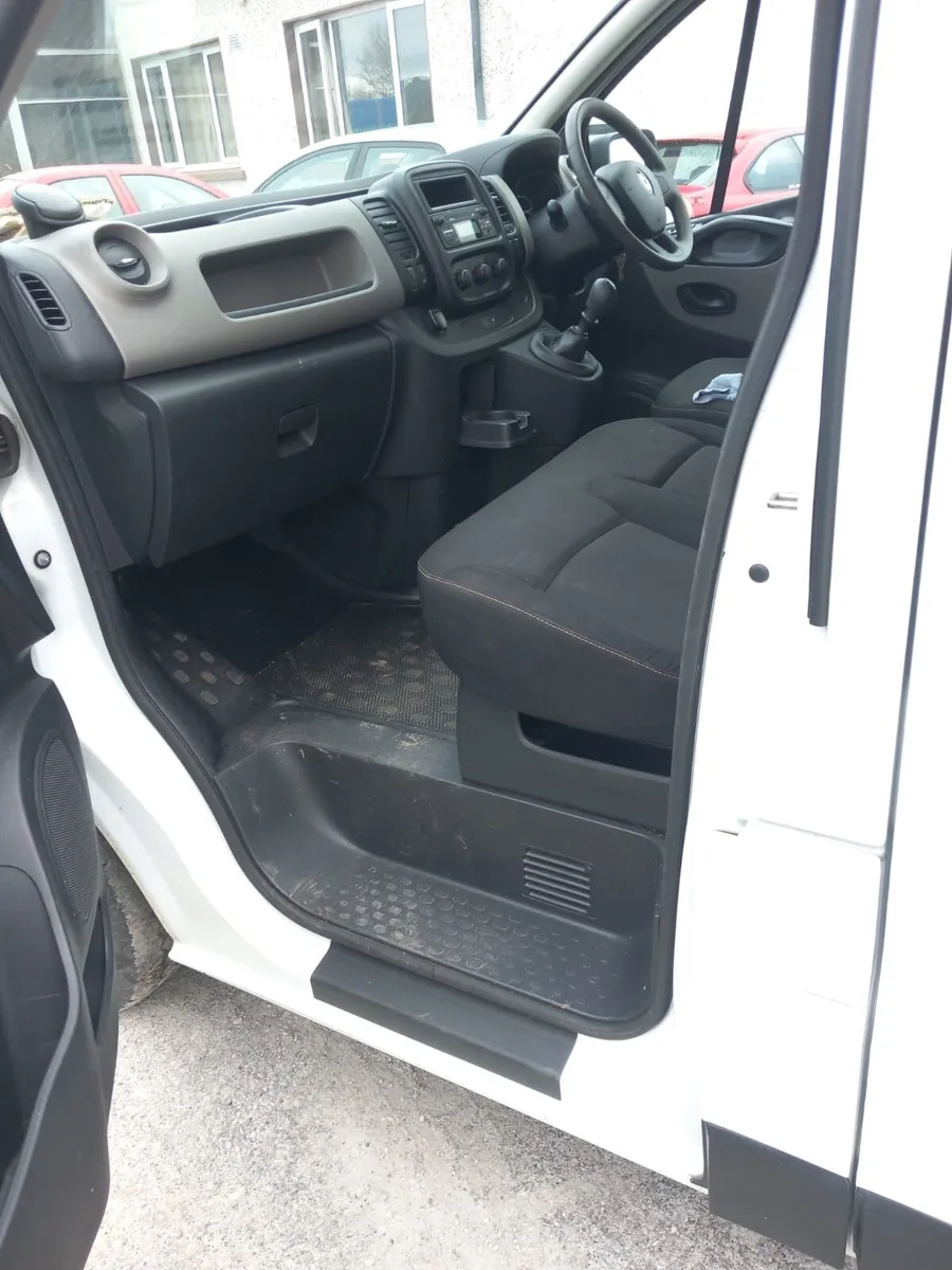 Renault Trafic 2015 - Image 1