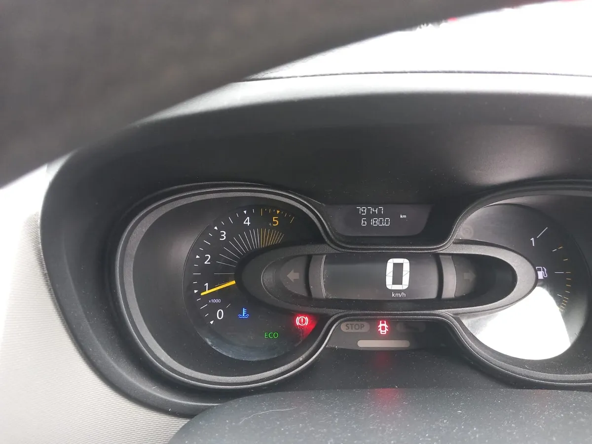 Renault Trafic 2015 - Image 3