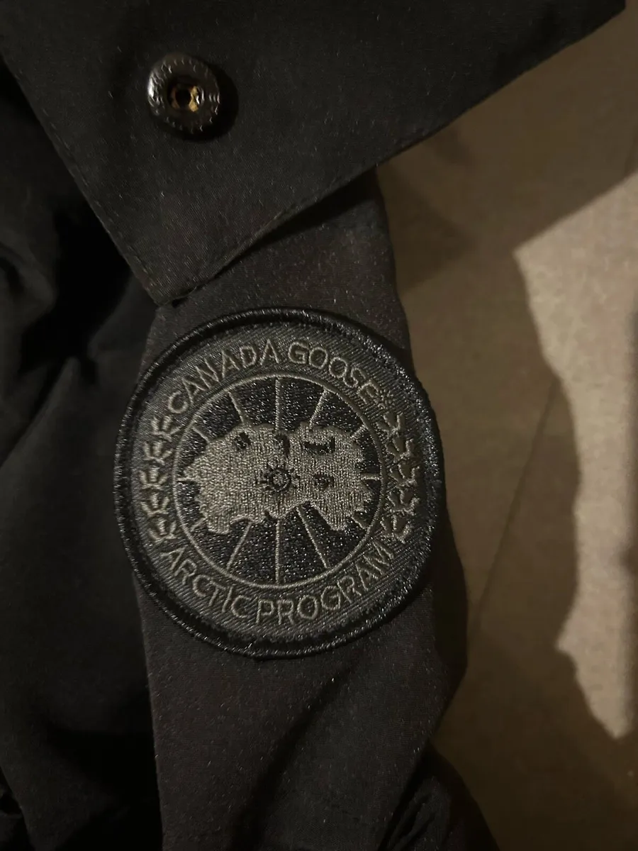 Canada goose jacket - Image 4