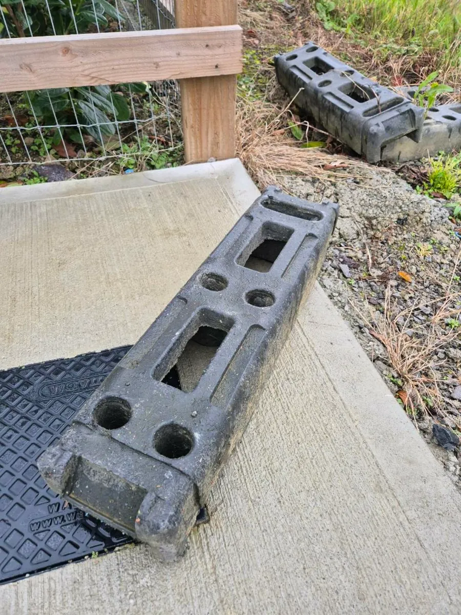 15 x HARRIS FENCE BASES - Image 2