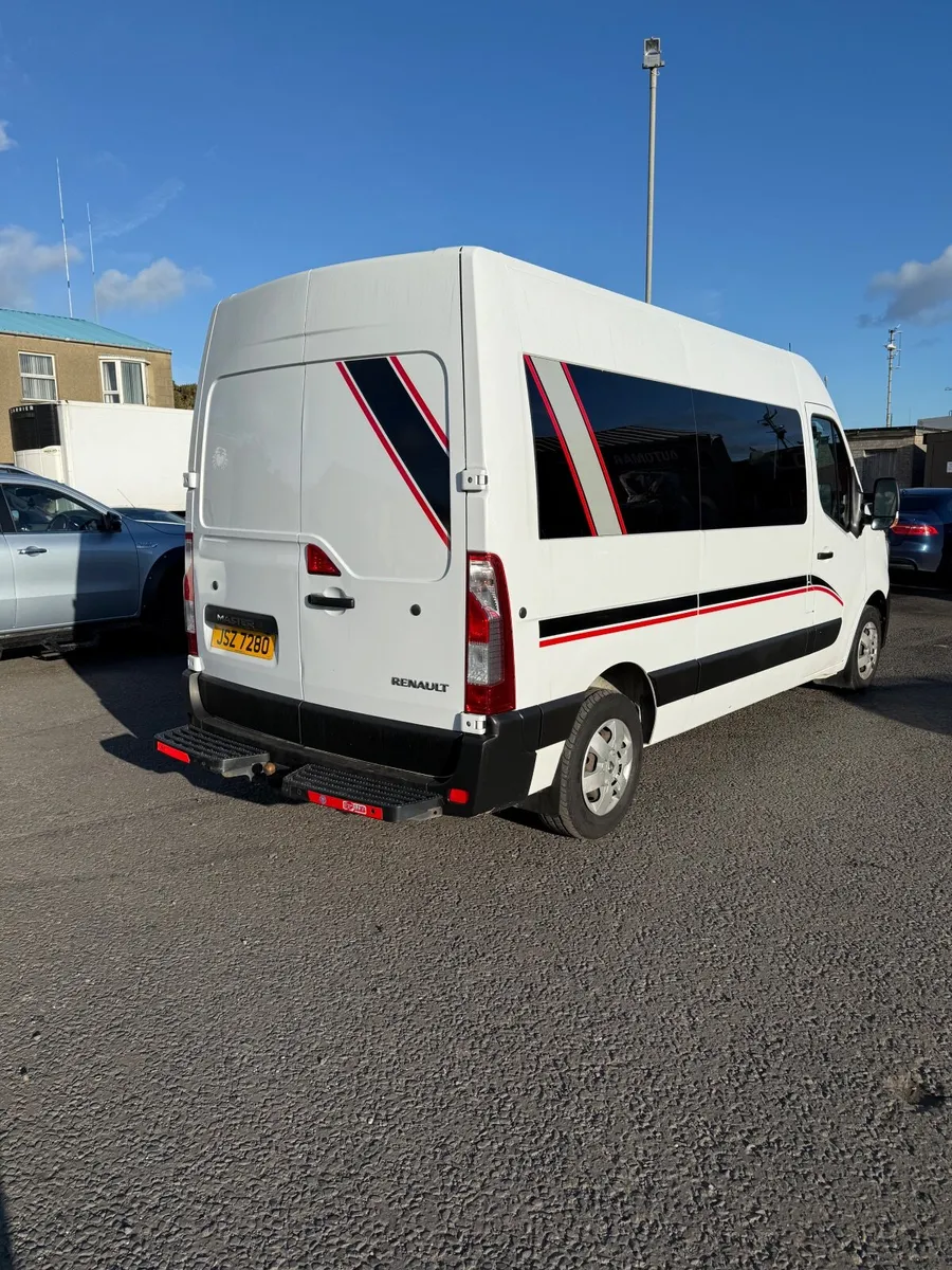 Renault Master 2021 Busness+ 135 6 Seater Crew Van - Image 2