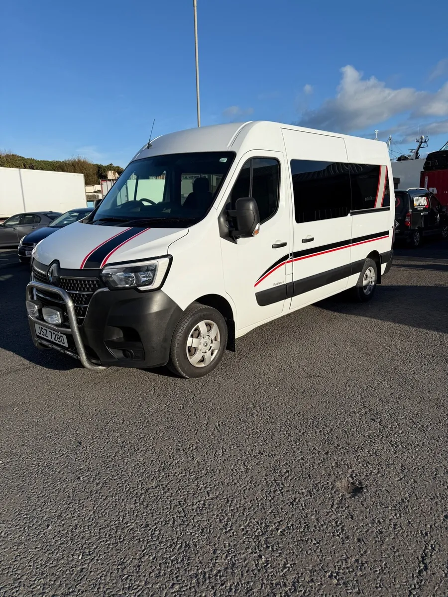 Renault Master 2021 Busness+ 135 6 Seater Crew Van - Image 3