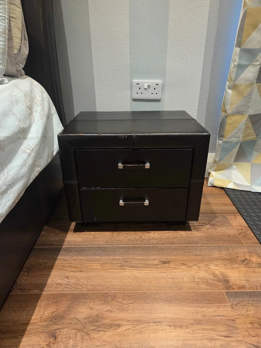 5 foot bed frame,lockers ,lights - Image 4