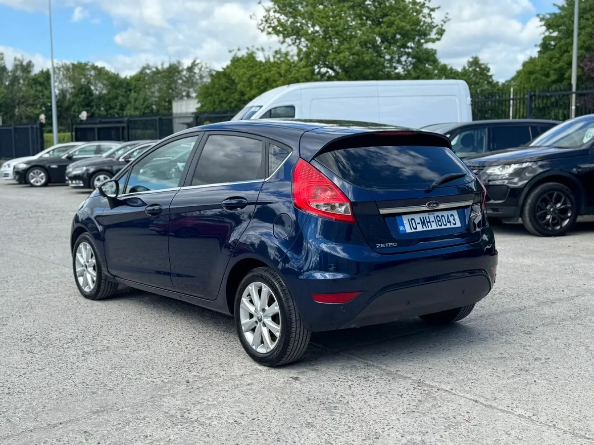 Ford Fiesta 2010 - Image 2