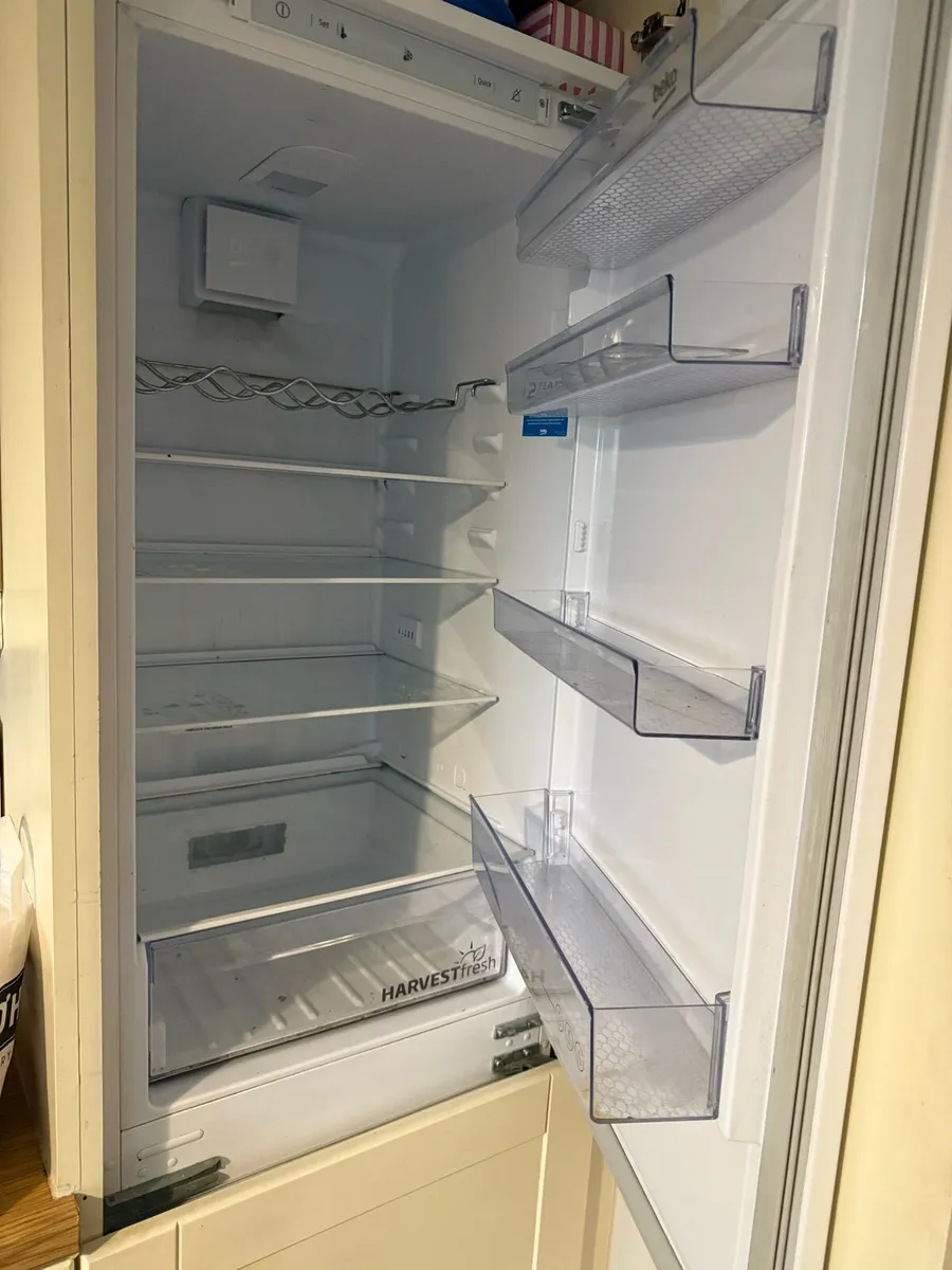 Integrated Beko fridge freezer - Image 2
