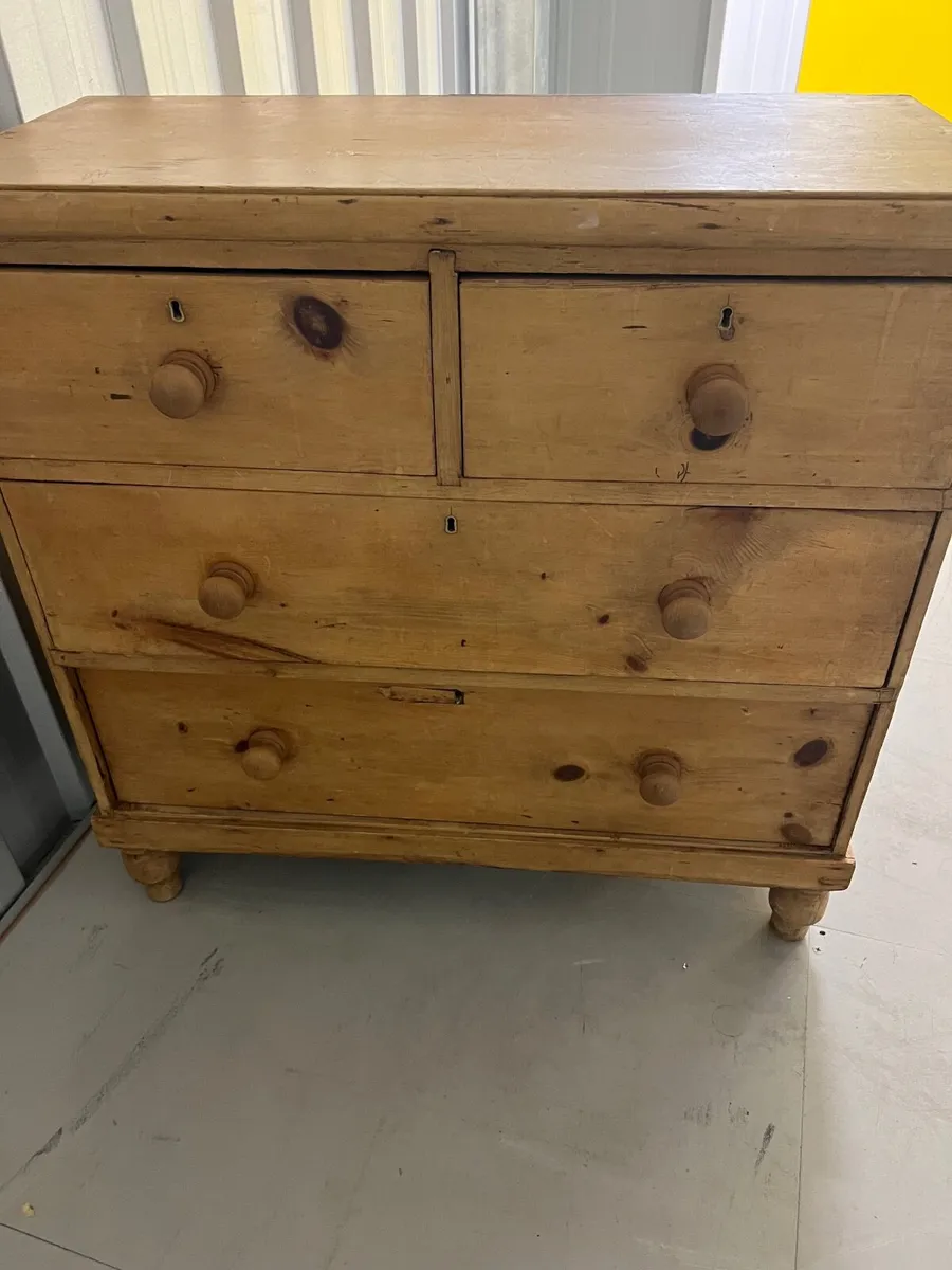 Pine chest of drawers