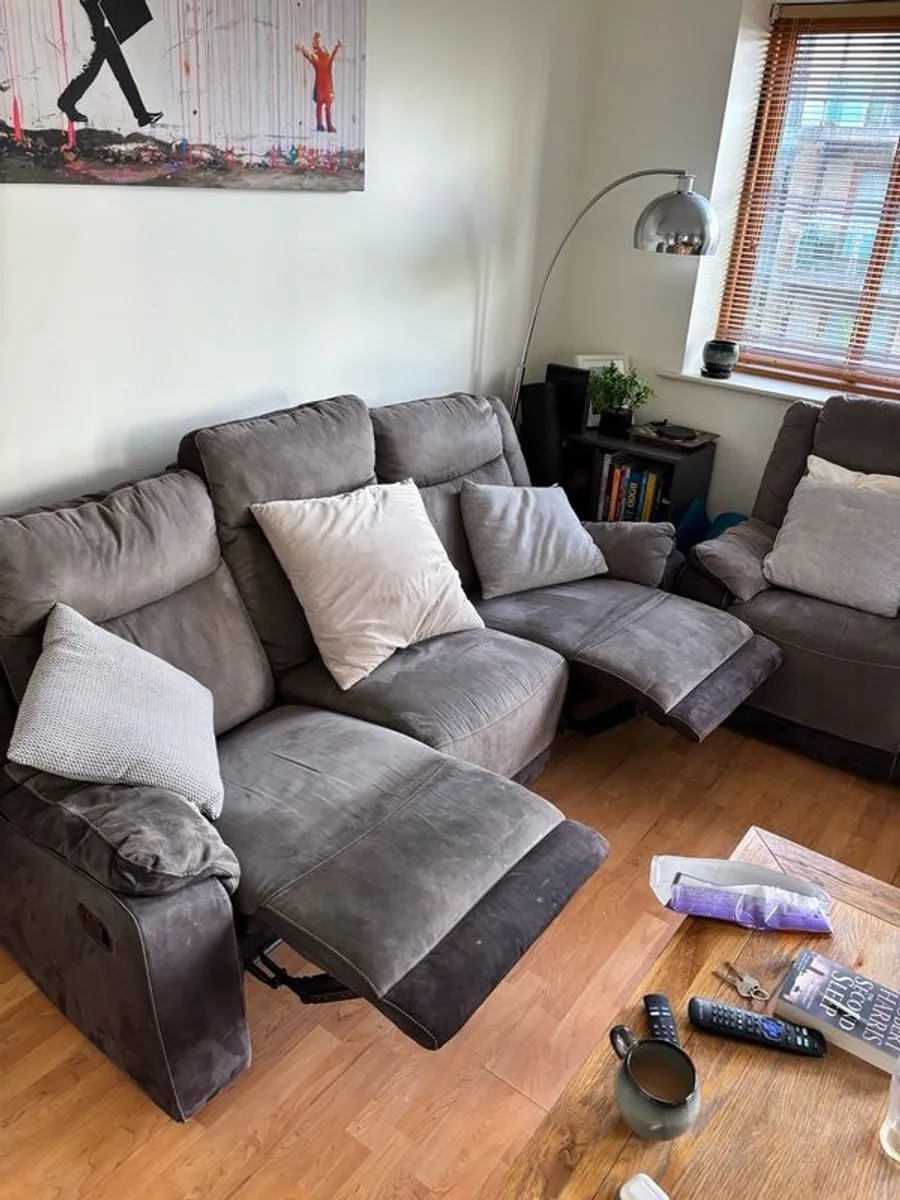 3 seat sofa and 2 arm chairs - Image 1
