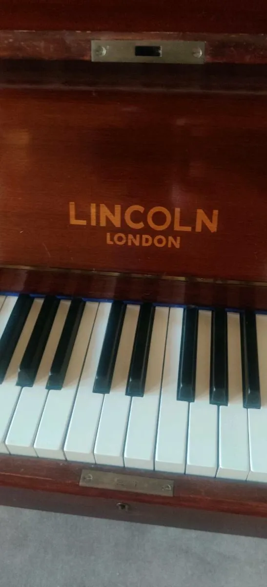 Piano - Image 1