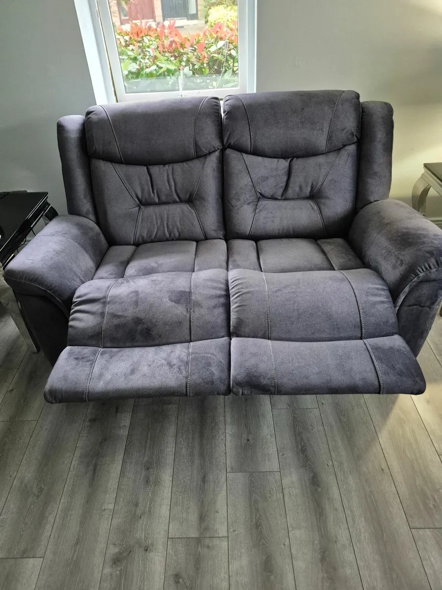 2 seater recliner for sale - Image 1