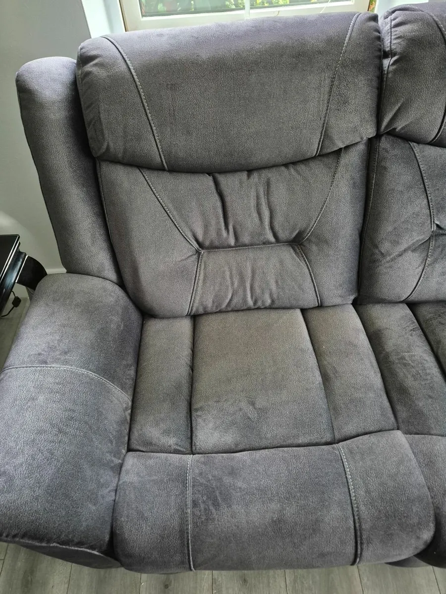 2 seater recliner for sale - Image 2