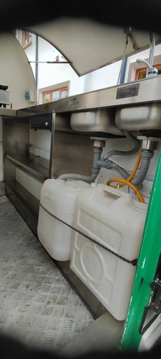 Food Trailer - Image 2