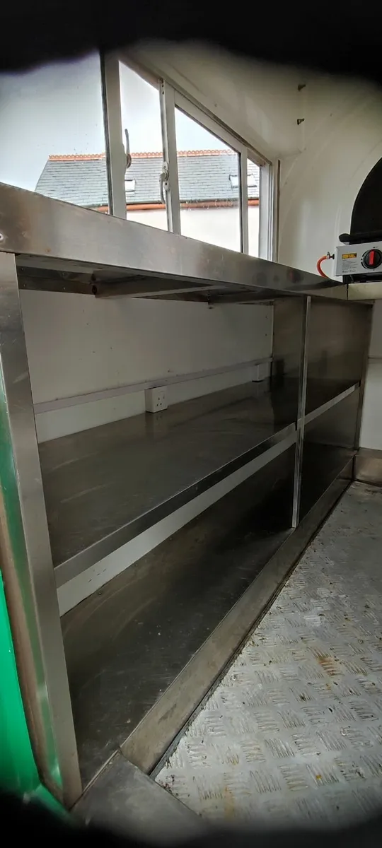 Food Trailer - Image 3