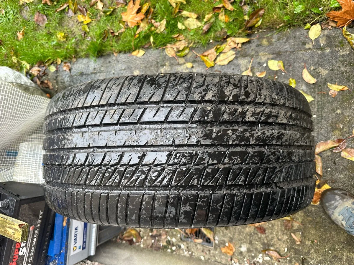 22 Range Rover alloy with tyre - Image 2