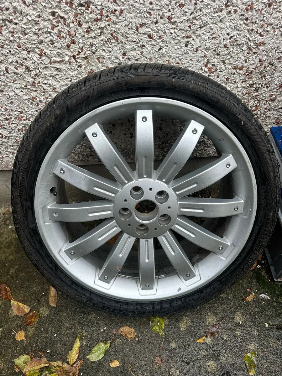 22 Range Rover alloy with tyre - Image 3