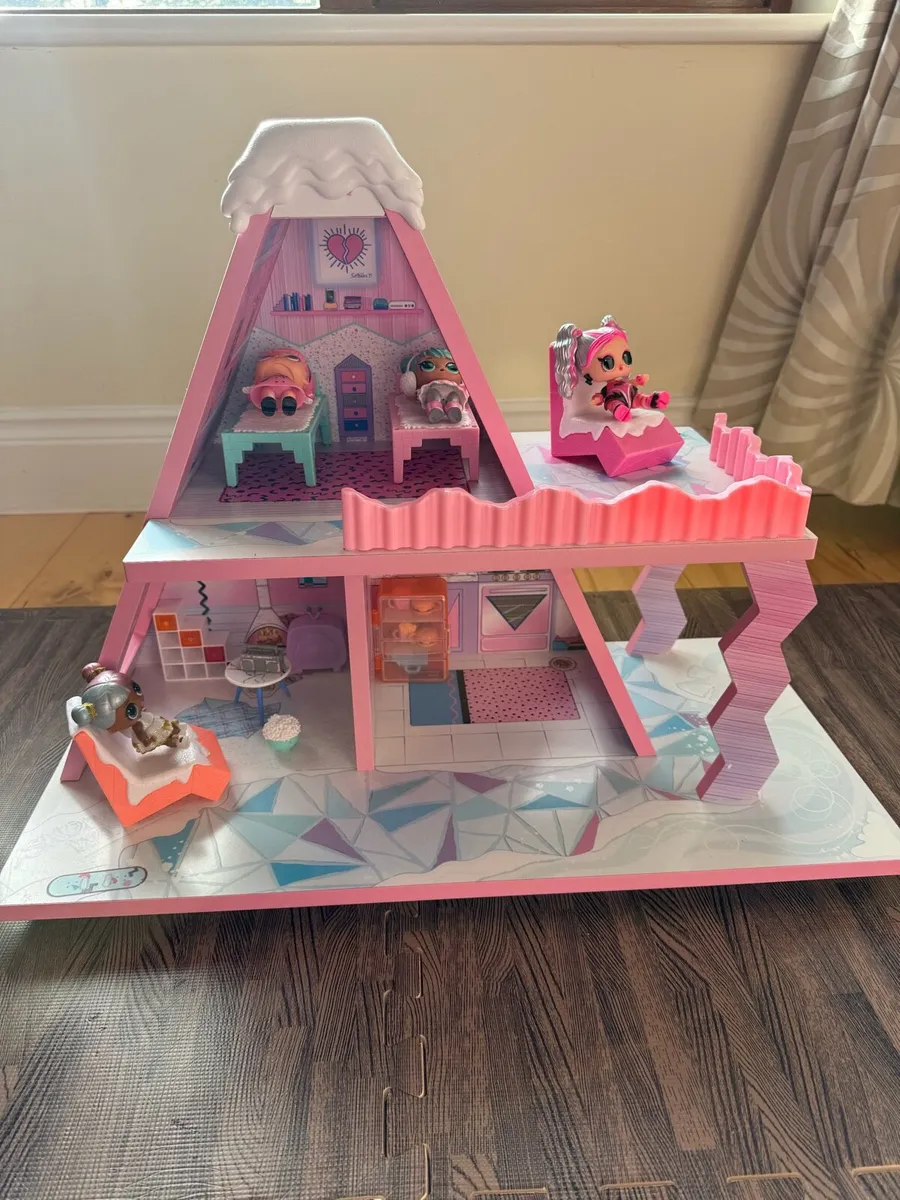 LOL DOLL WINTER SNOW CHALET PLAYSET - Image 3