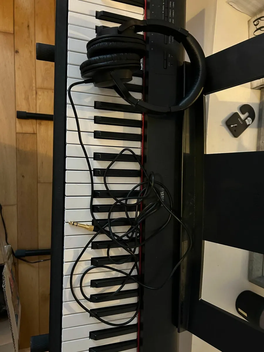 Yamaha Piaggero NP-12 Keyboard/Piano - Image 3