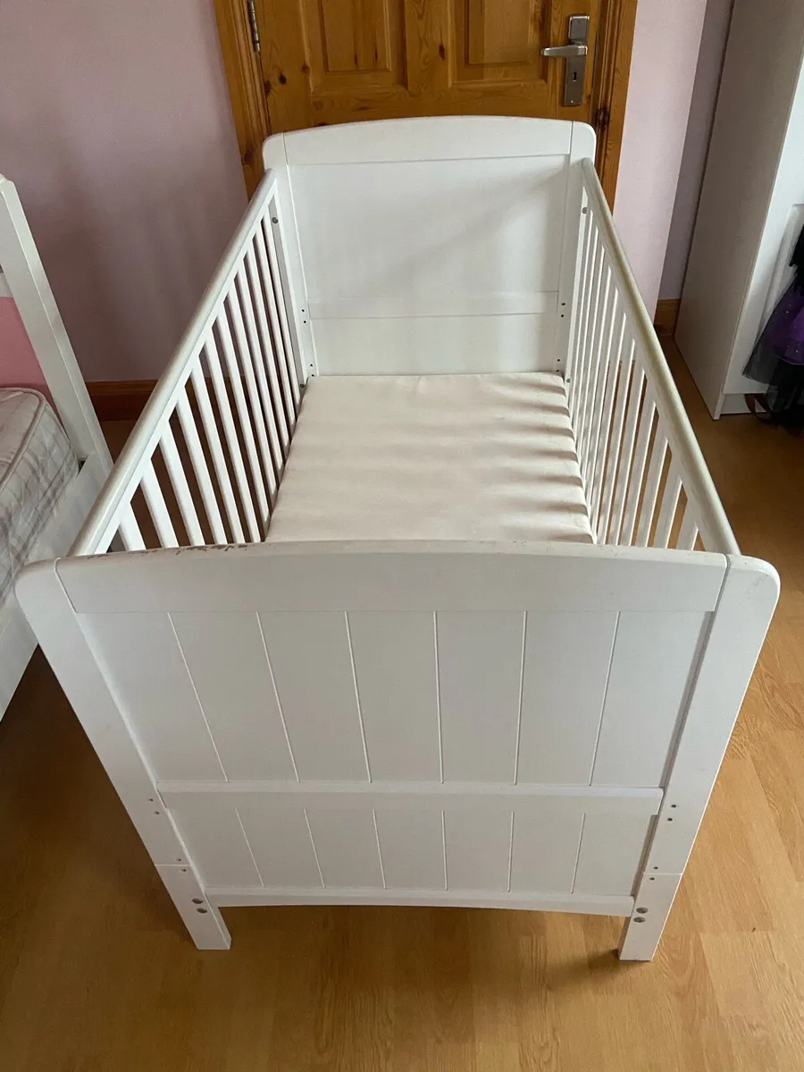 Cot bed - Image 1