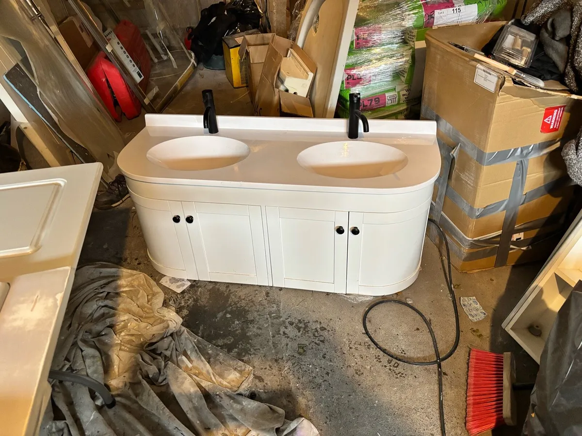 Bathroom vanity - Image 1