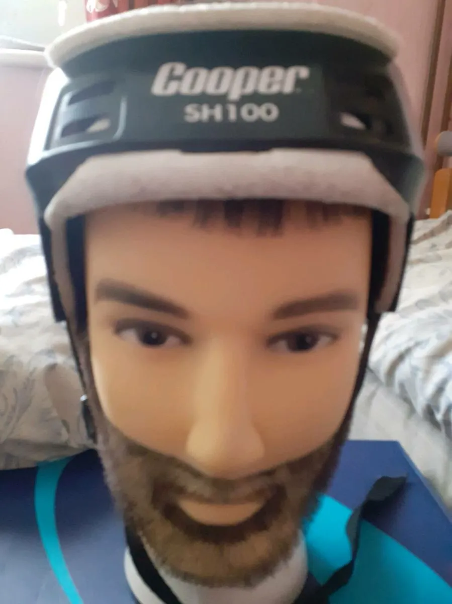 Hurling helmet - Image 2