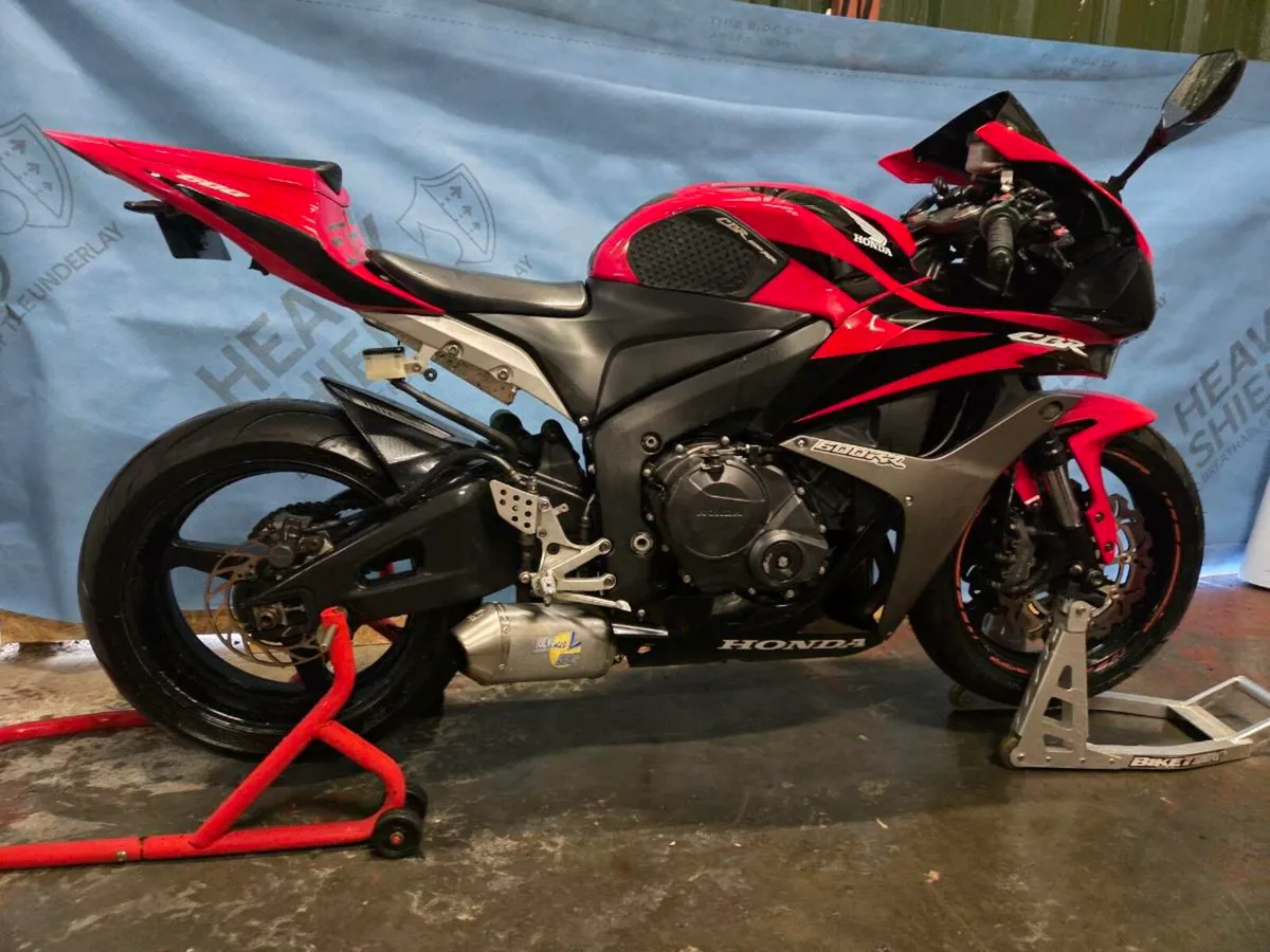 2007 cbr 600rr - Image 2