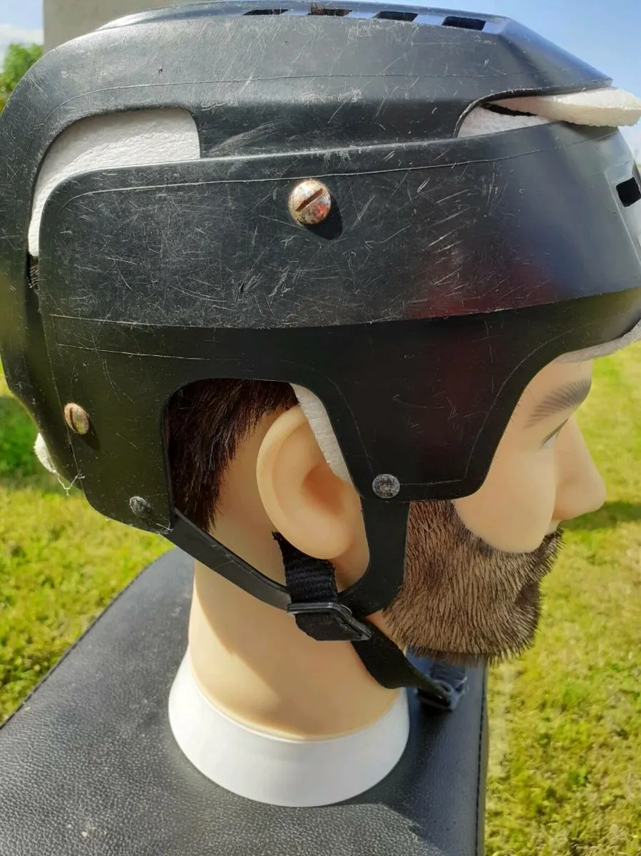 Hurling helmet - Image 4