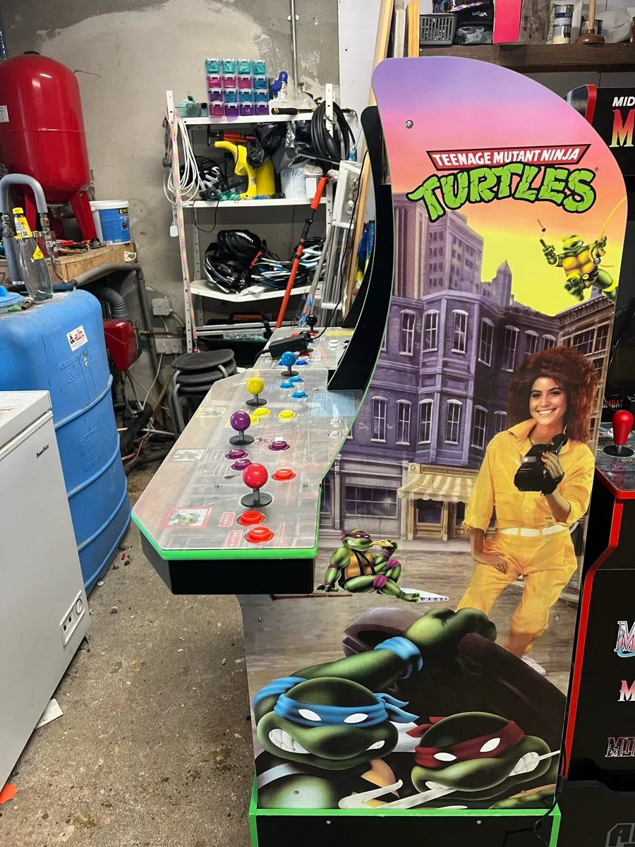 Mutant Ninja Turtles 1 Up Arcade Machine - Image 1