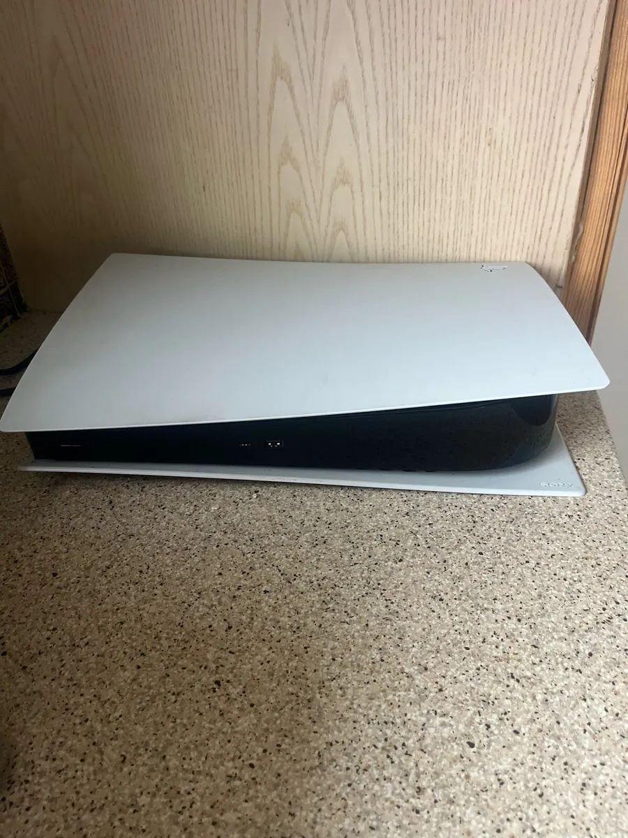 PS5 Digital Edition - Image 2