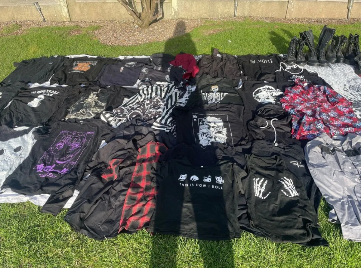 Lots of clothes - Image 1